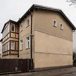 Host Garden Apartment *