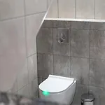 Host Garden شقة