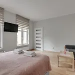 Host Garden Apartment
