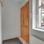 Host Garden Apartment *