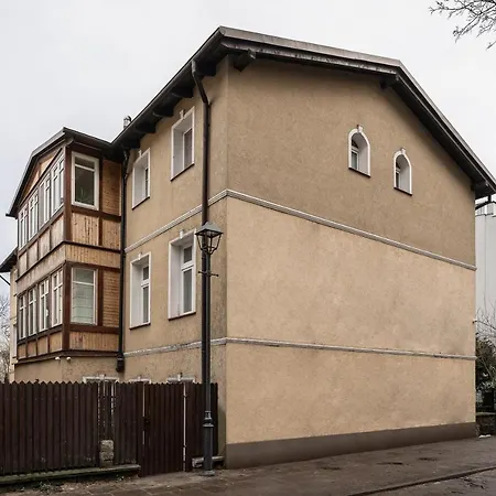 Host Garden Apartment *