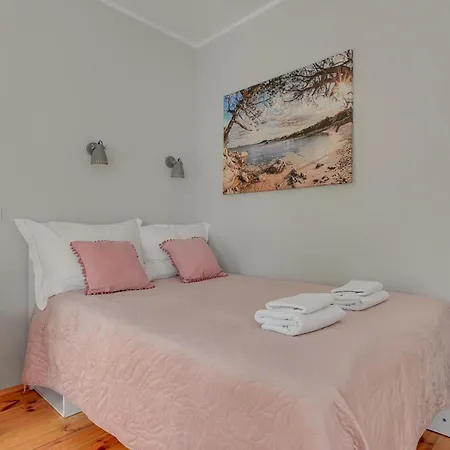 Host Garden Apartment *