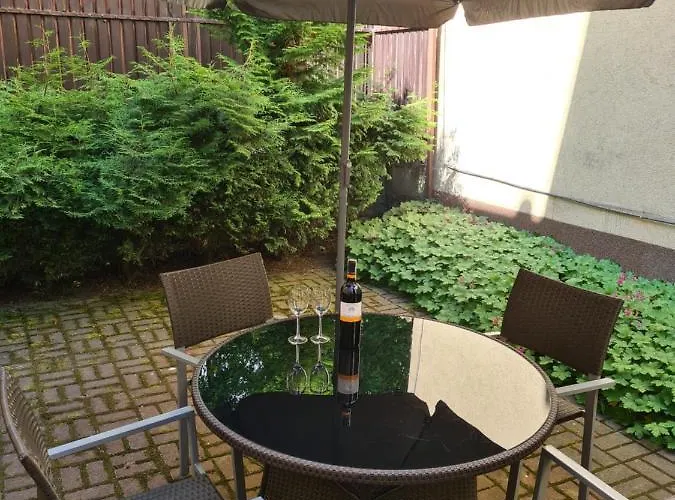 Host Garden Apartment *