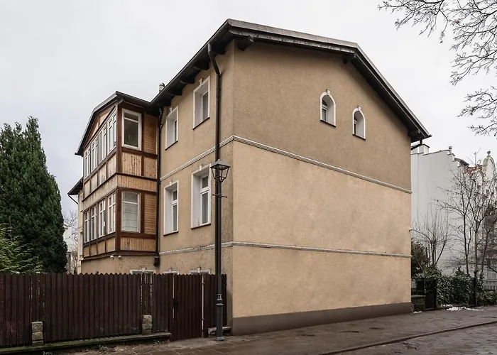 Host Garden Apartment *