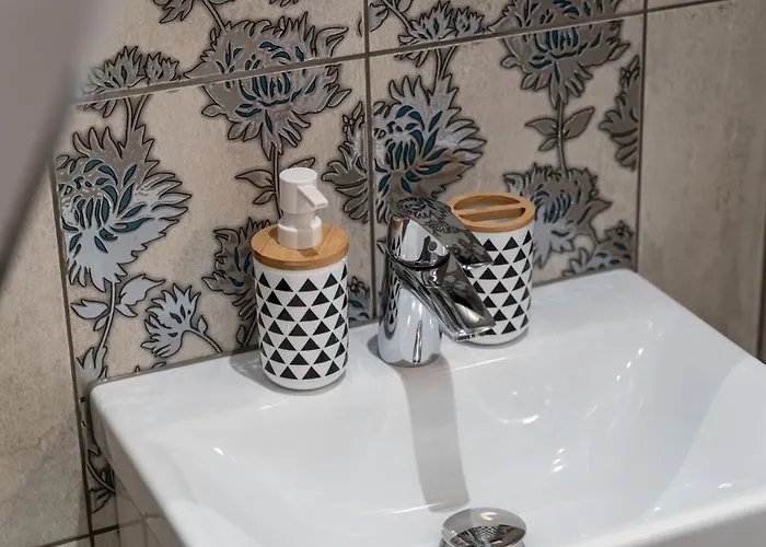 Host Garden Apartment