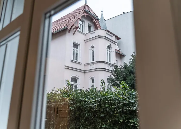 Host Garden Apartment